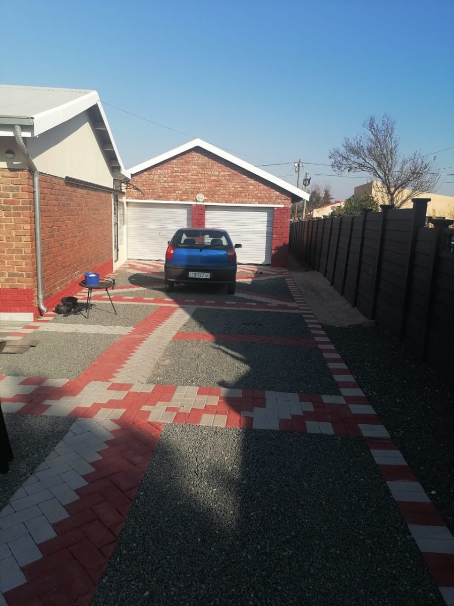 To Let 3 Bedroom Property for Rent in Madeira Park Eastern Cape